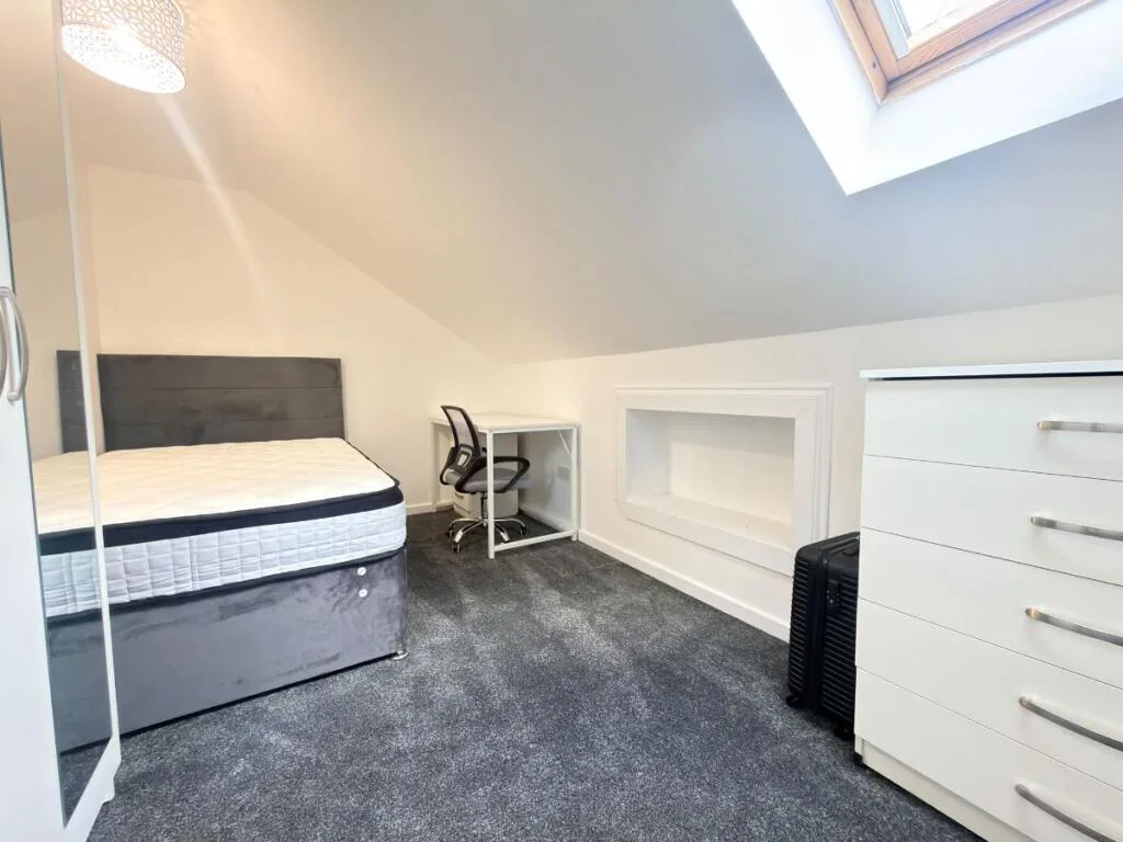 5 bedroom terraced house for rent