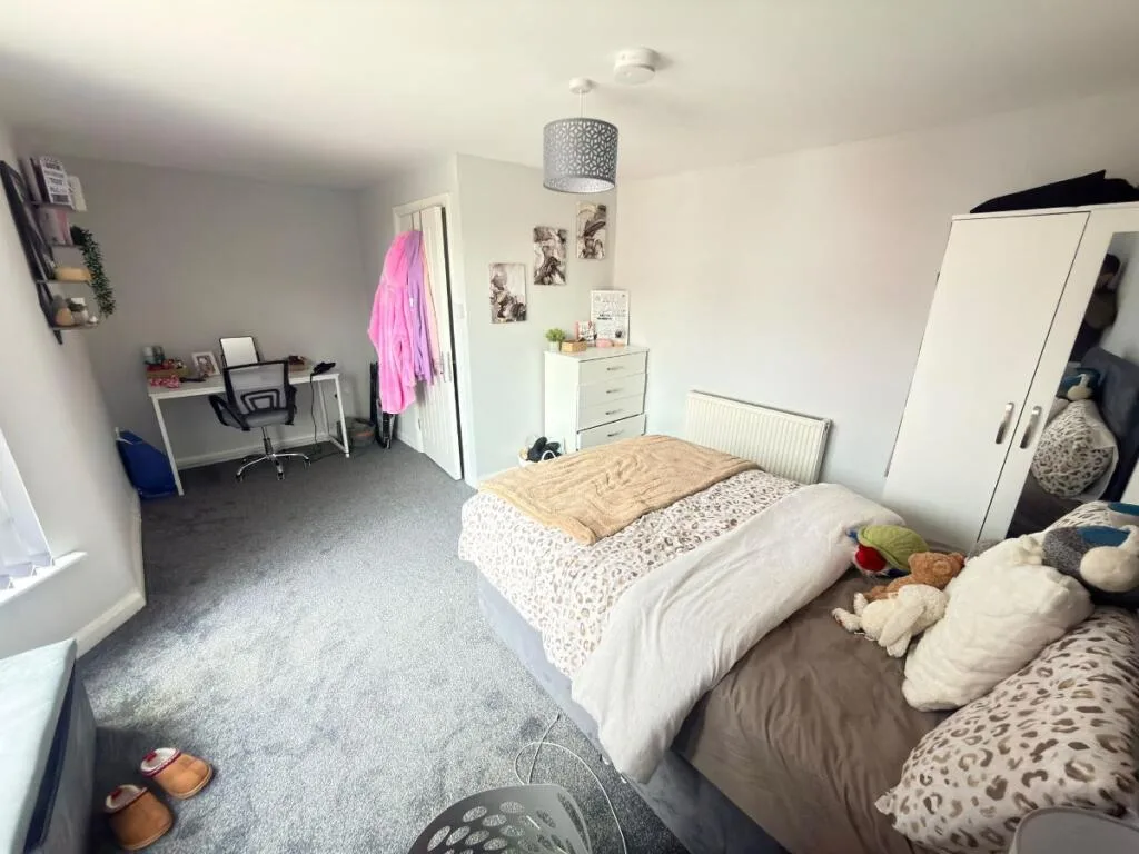 5 bedroom terraced house for rent