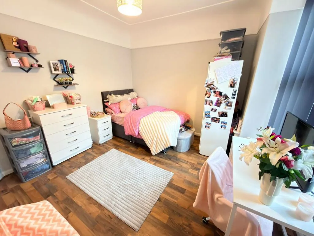 5 bedroom terraced house for rent
