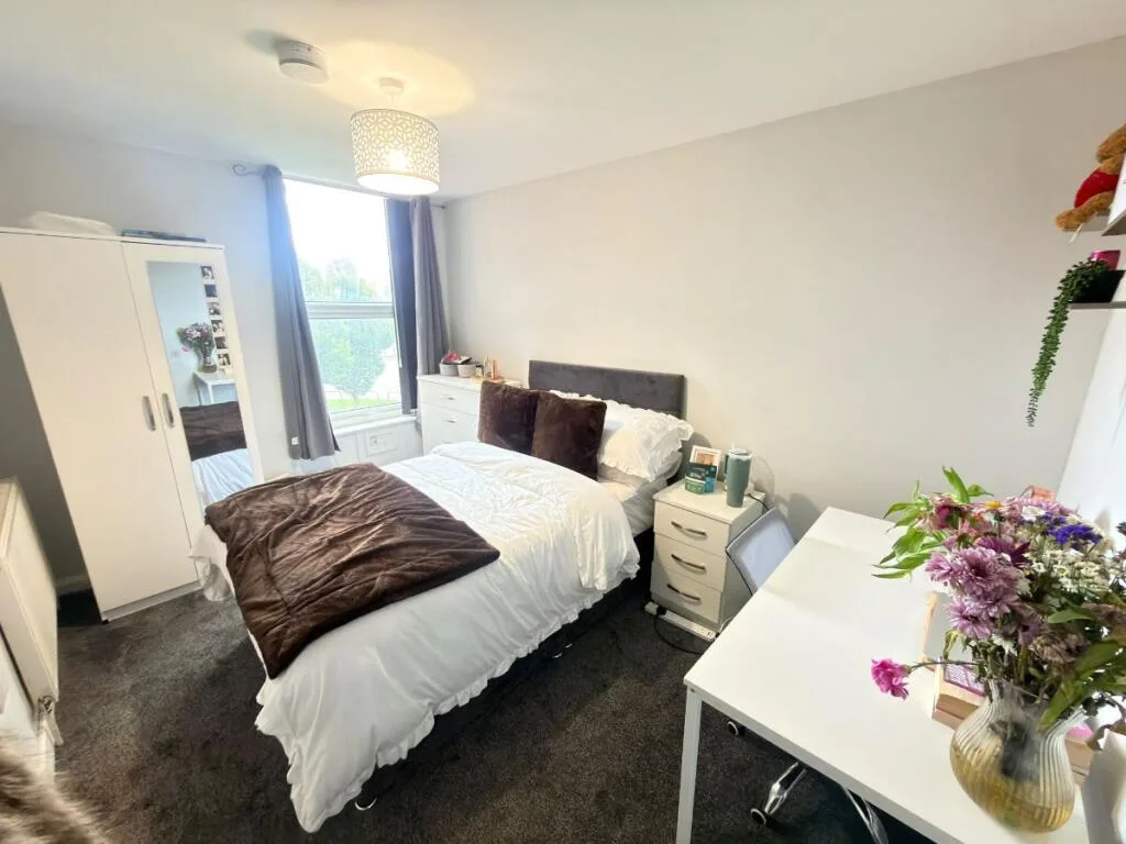 5 bedroom terraced house for rent