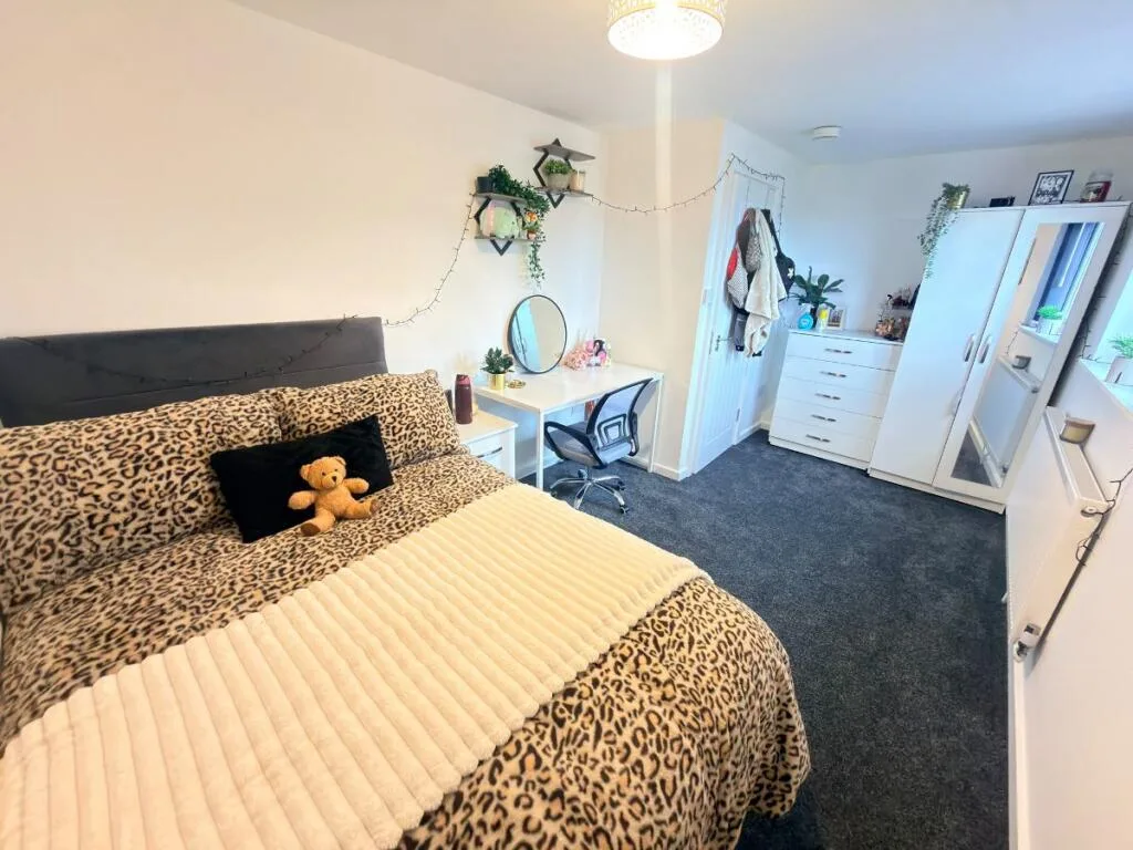 5 bedroom terraced house for rent