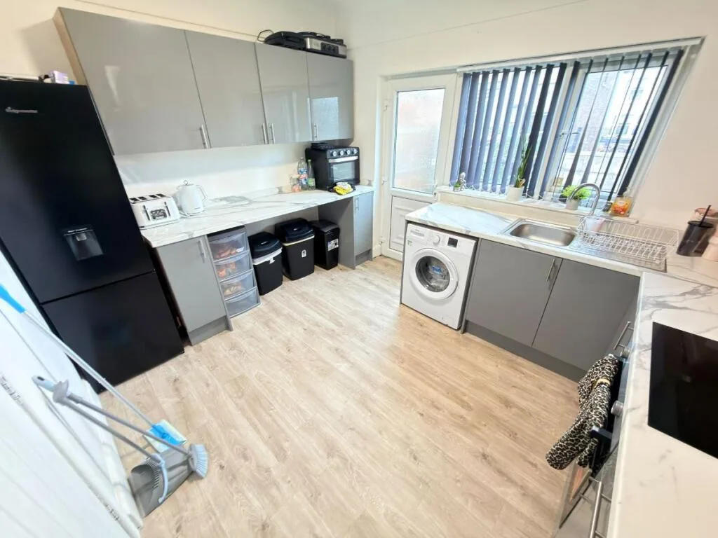 5 bedroom terraced house for rent