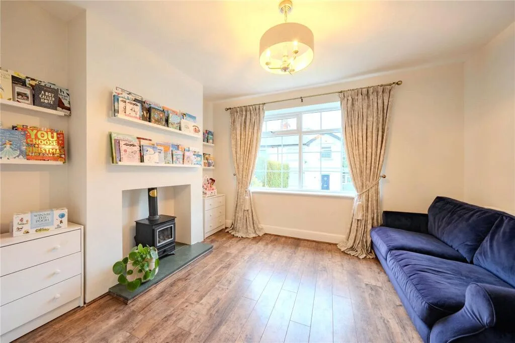 4 bedroom semi-detached house for rent