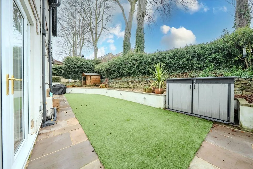 4 bedroom semi-detached house for rent