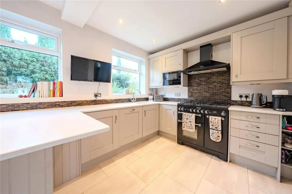 4 bedroom semi-detached house for rent