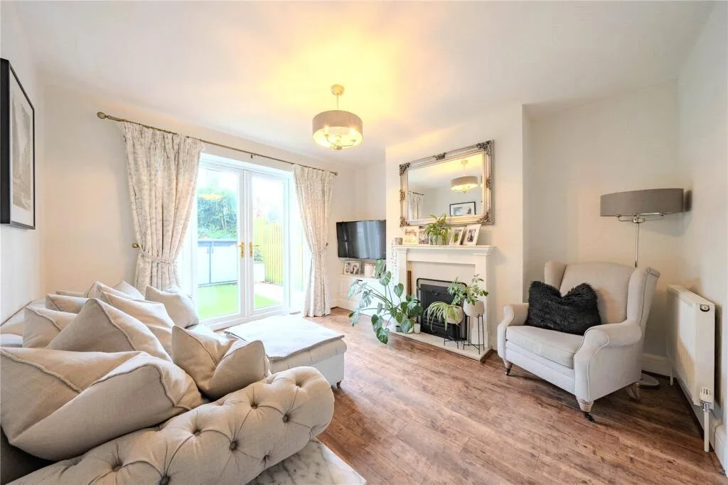 4 bedroom semi-detached house for rent