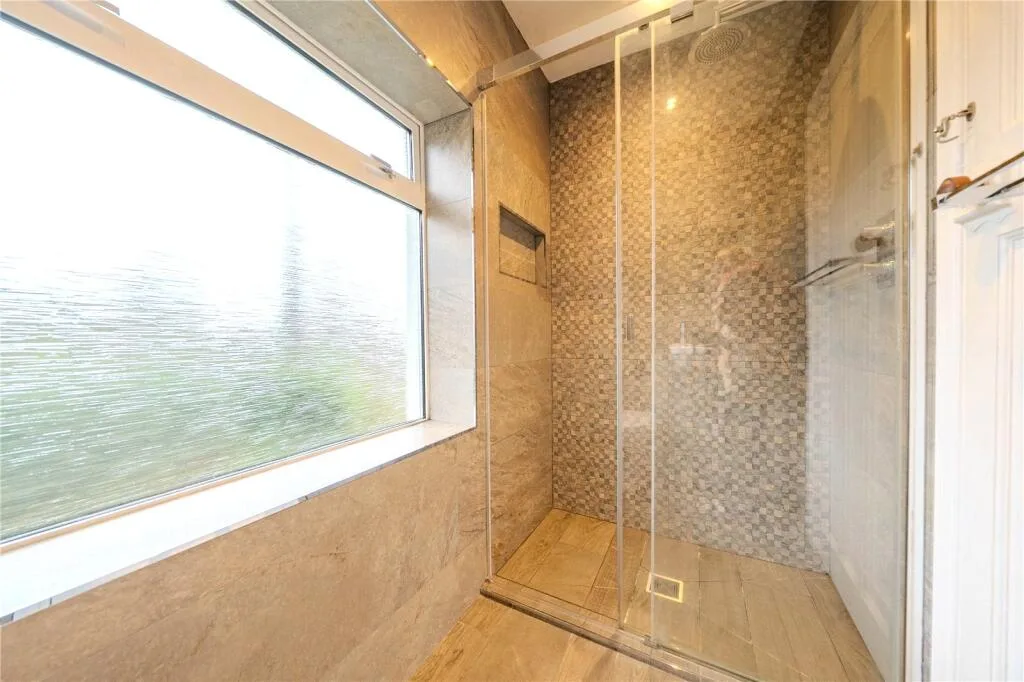 4 bedroom semi-detached house for rent