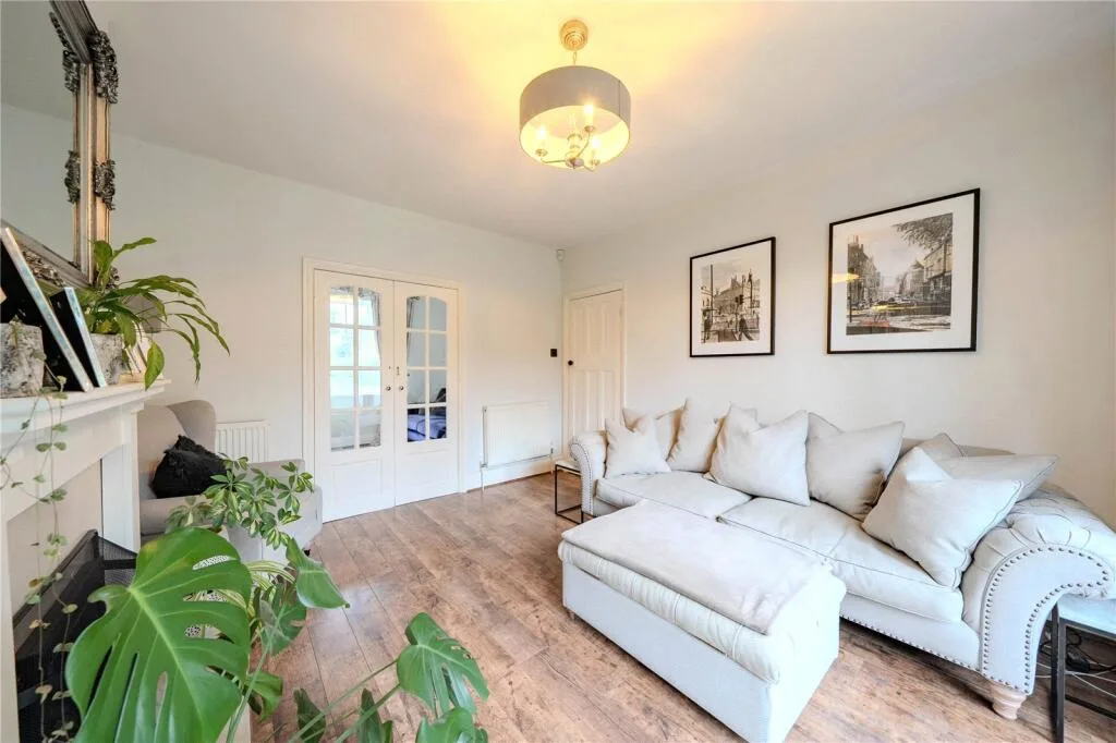 4 bedroom semi-detached house for rent