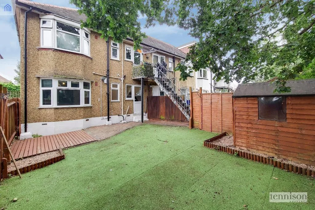 2 bedroom maisonette for rent