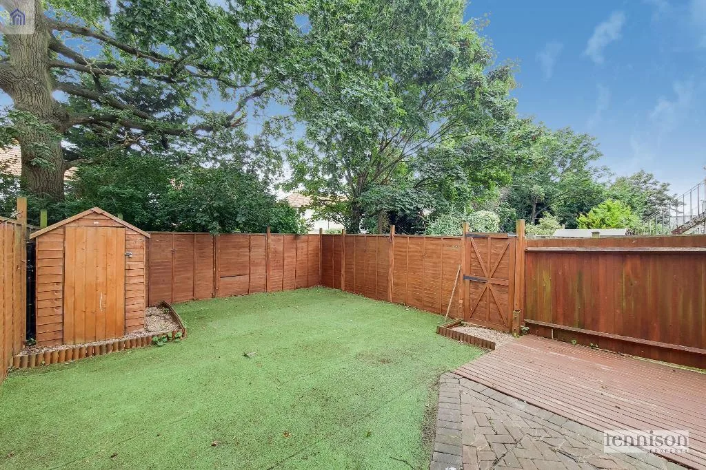 2 bedroom maisonette for rent