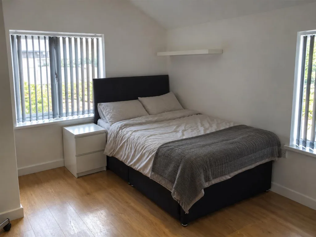 6 bedroom terraced house for rent