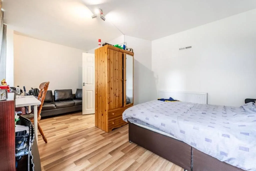 5 bedroom terraced house for rent