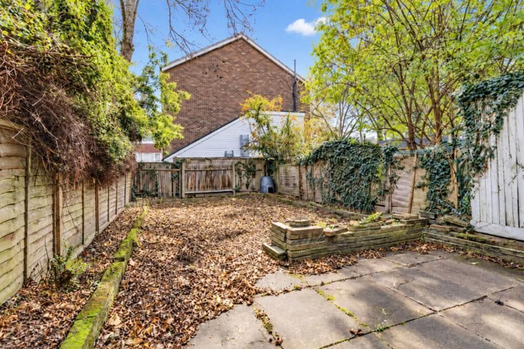 5 bedroom terraced house for rent