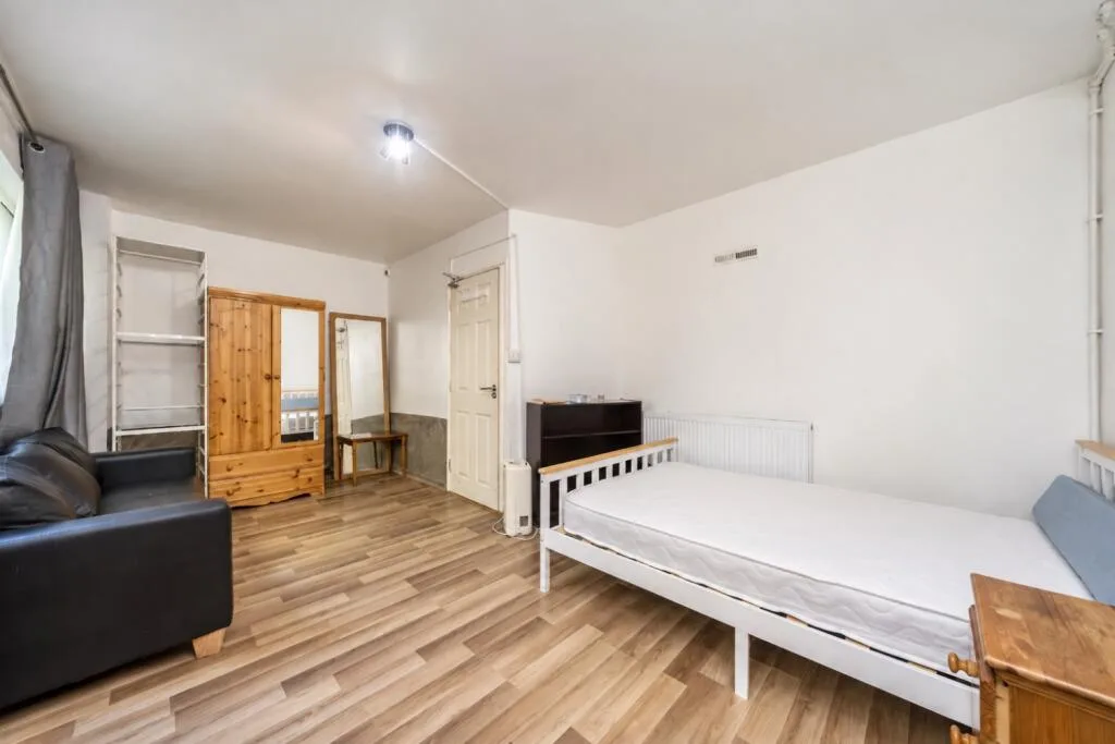 5 bedroom terraced house for rent