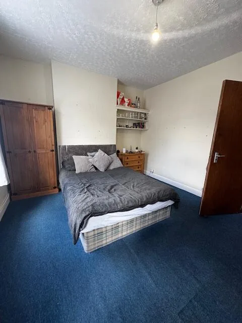 3 bedroom semi-detached house for rent