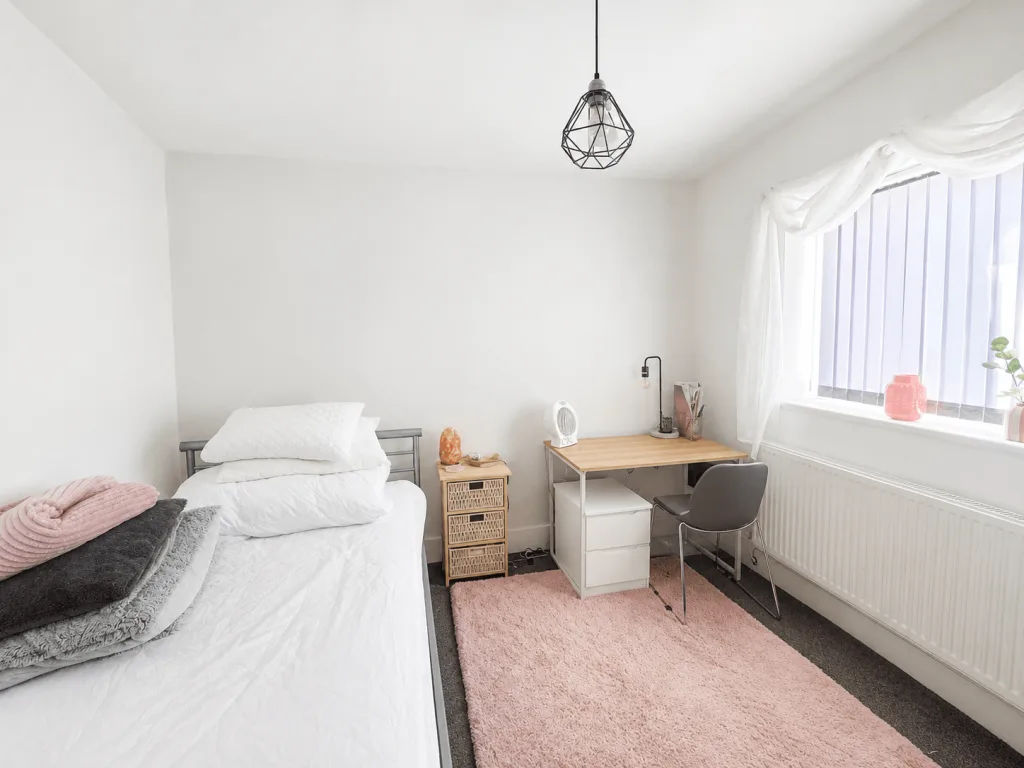 6 bedroom semi-detached house for rent