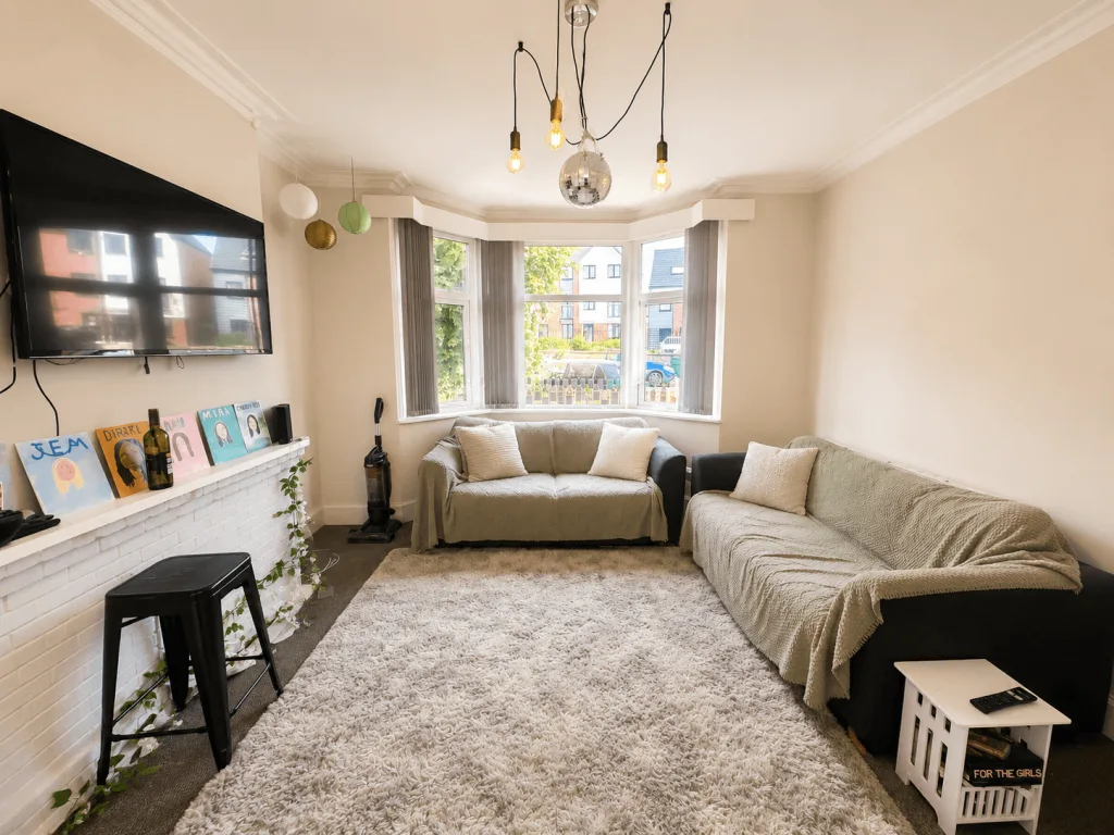 6 bedroom semi-detached house for rent