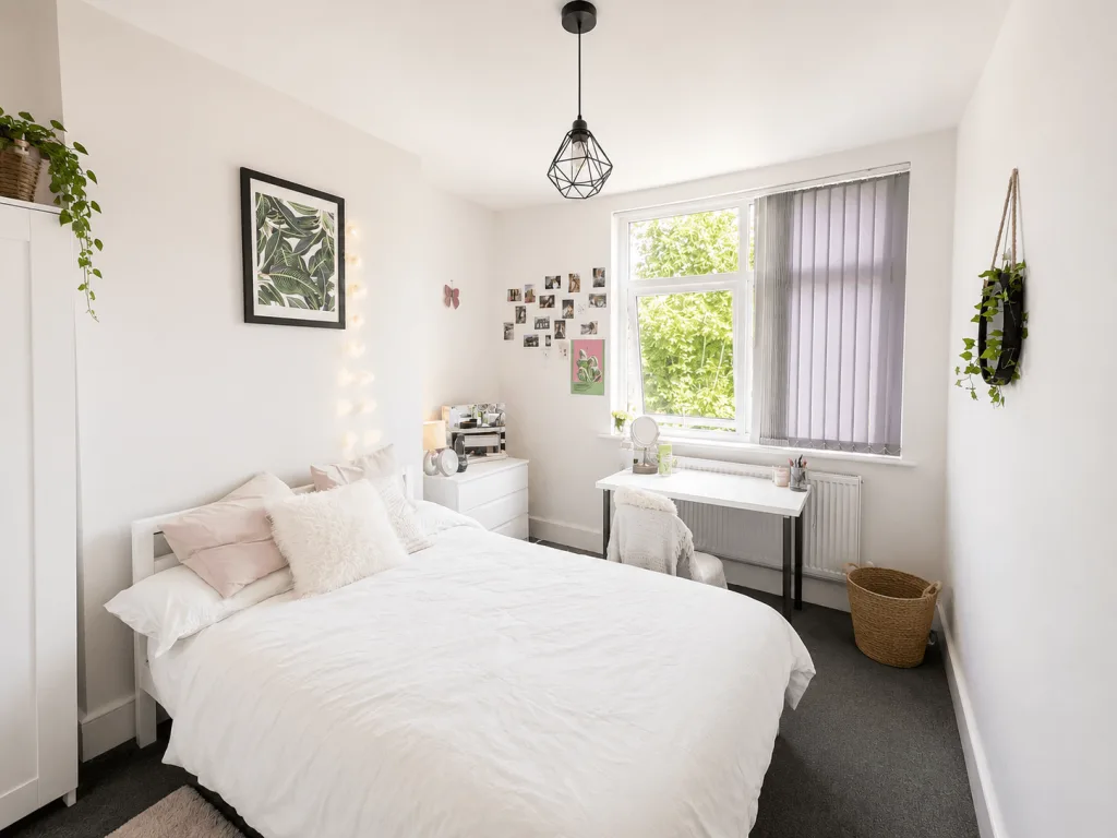 6 bedroom semi-detached house for rent