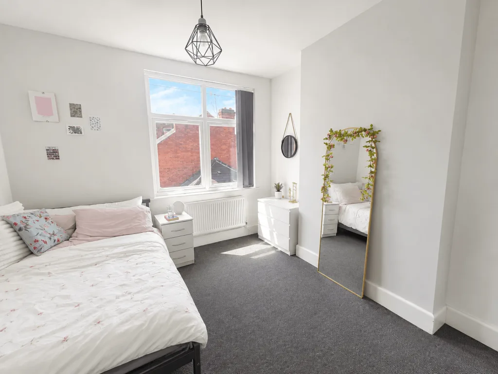 6 bedroom semi-detached house for rent