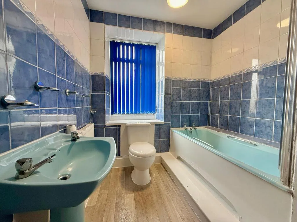 3 bedroom end of terrace house for rent