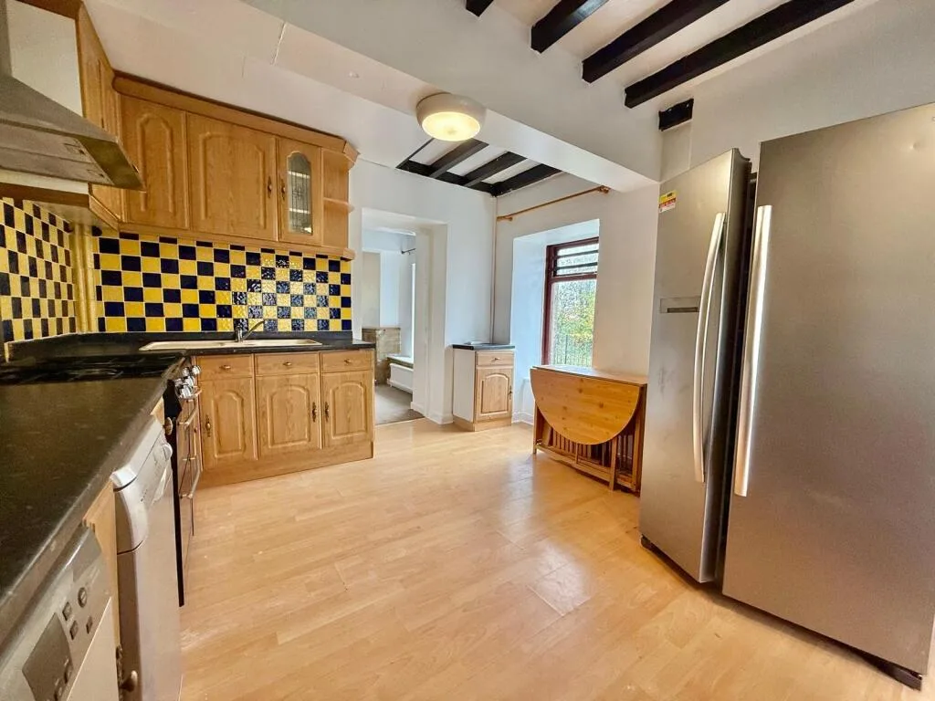 3 bedroom end of terrace house for rent