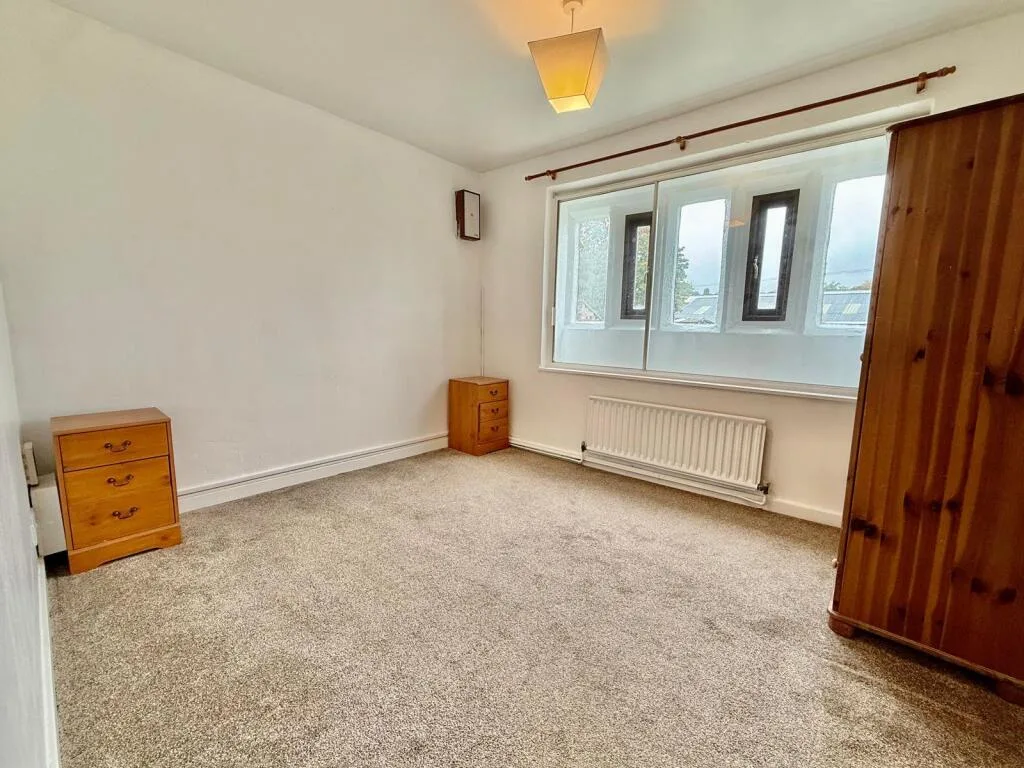 3 bedroom end of terrace house for rent
