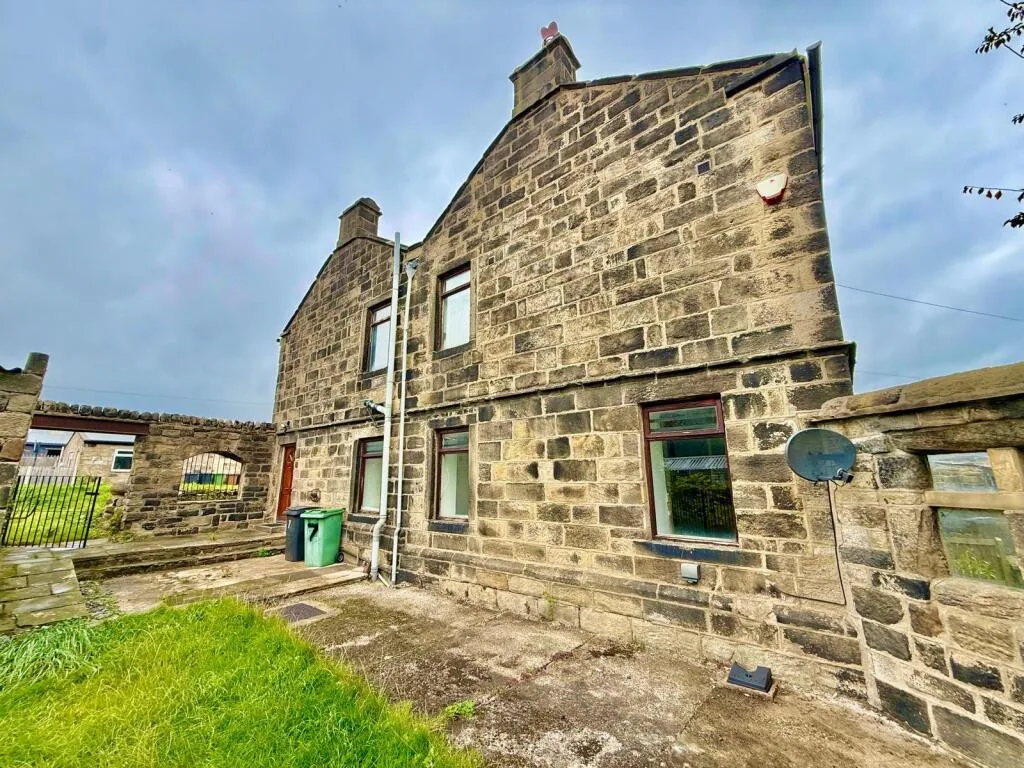 3 bedroom end of terrace house for rent