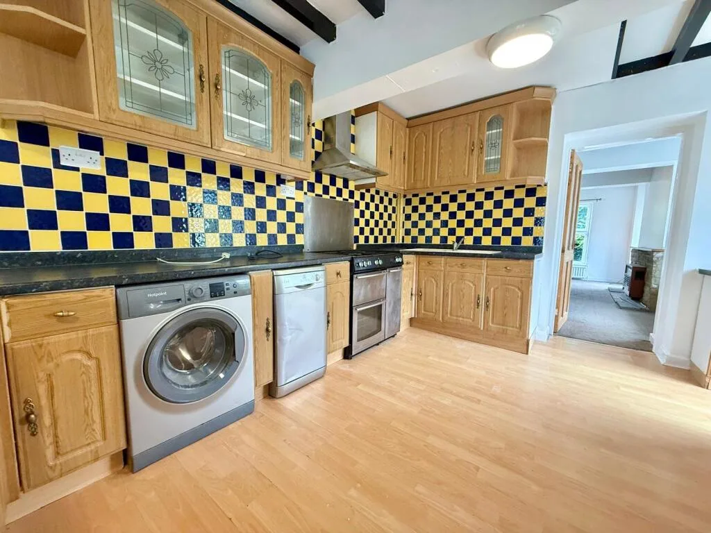 3 bedroom end of terrace house for rent