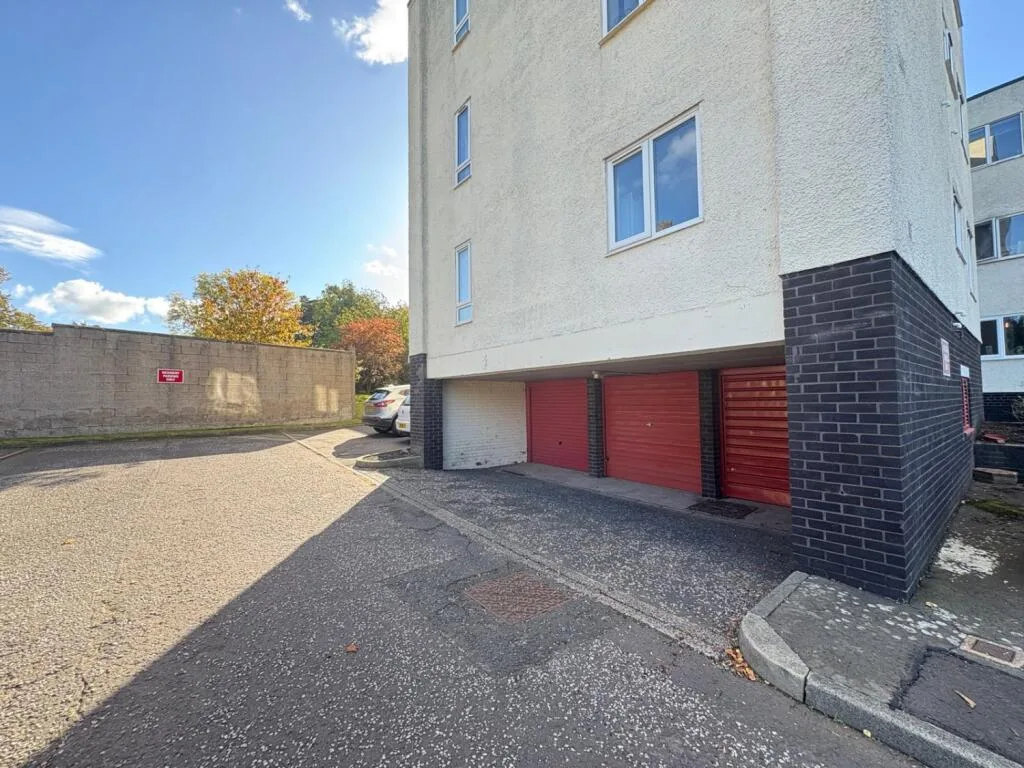 2 bedroom ground floor flat for rent
