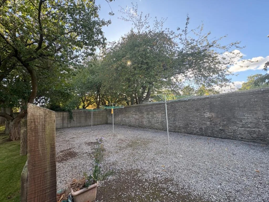 2 bedroom ground floor flat for rent