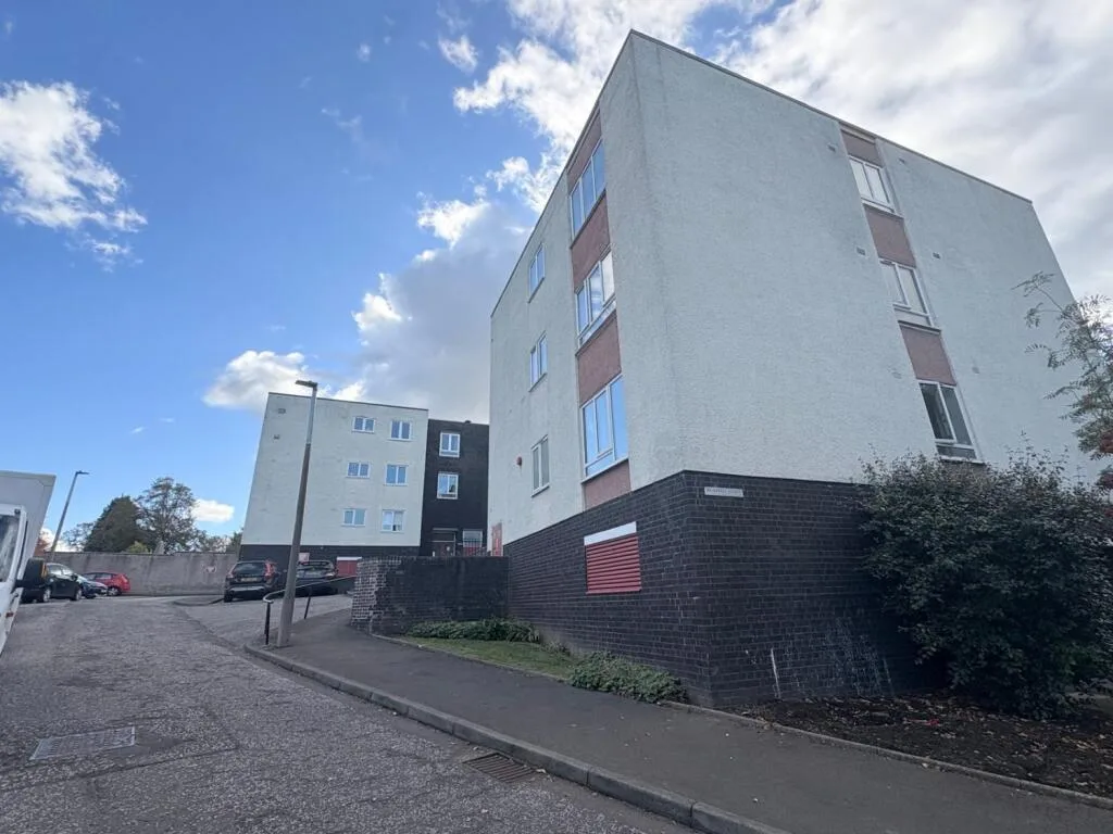 2 bedroom ground floor flat for rent