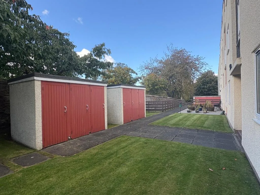 2 bedroom ground floor flat for rent