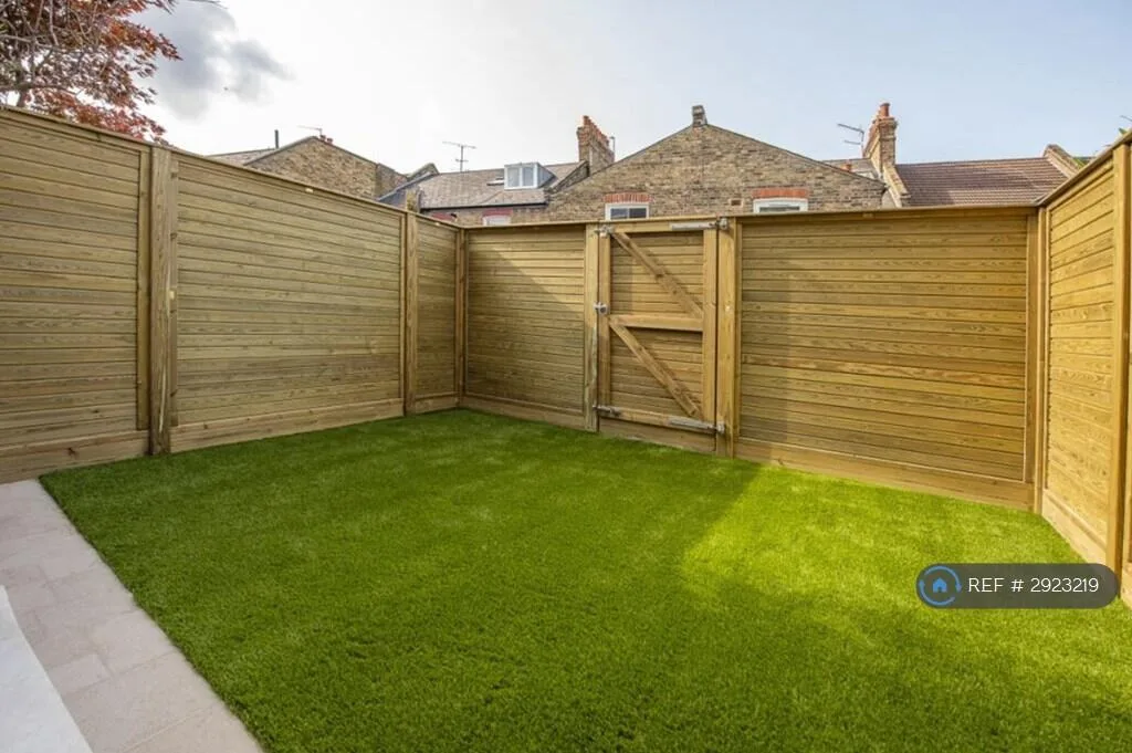 4 bedroom terraced house for rent