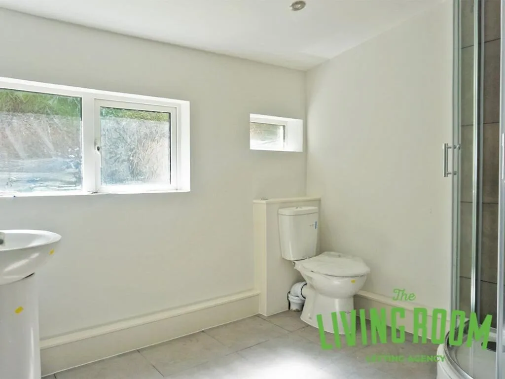 6 bedroom house for rent