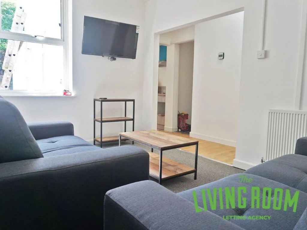 6 bedroom house for rent