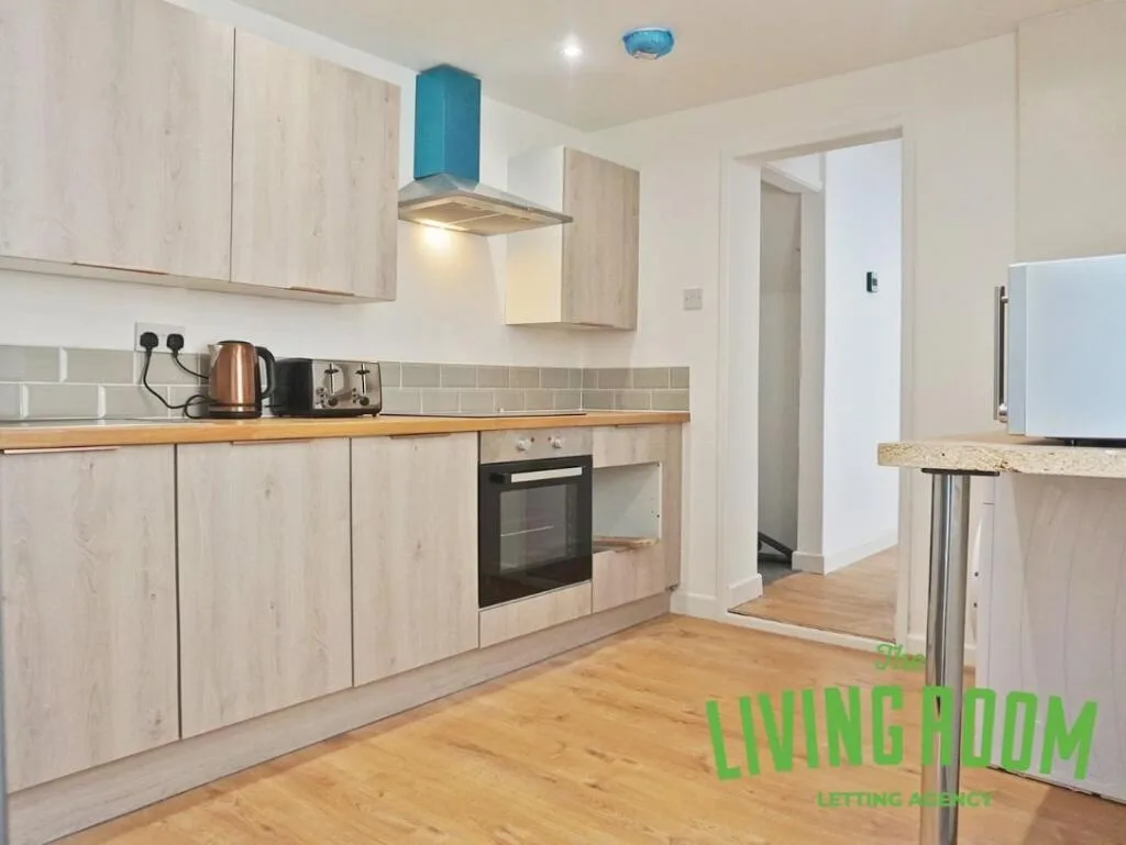 6 bedroom house for rent