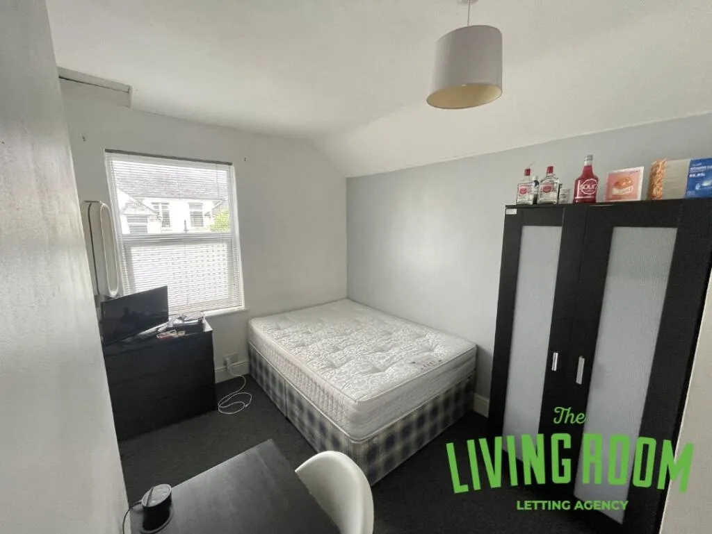 6 bedroom house for rent