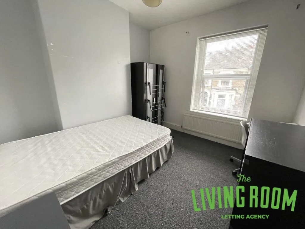 6 bedroom house for rent