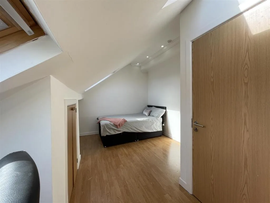 7 bedroom terraced house for rent