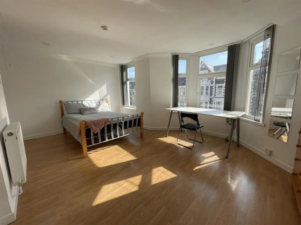 7 bedroom terraced house for rent