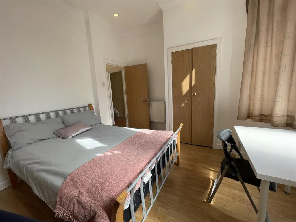 7 bedroom terraced house for rent