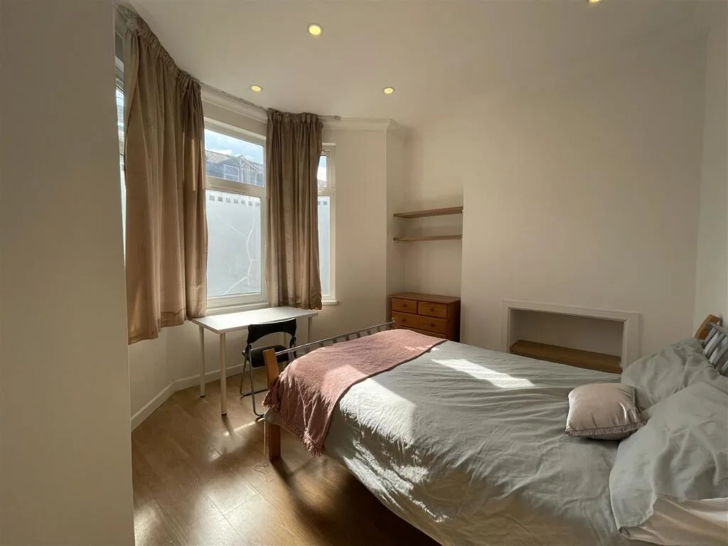 7 bedroom terraced house for rent