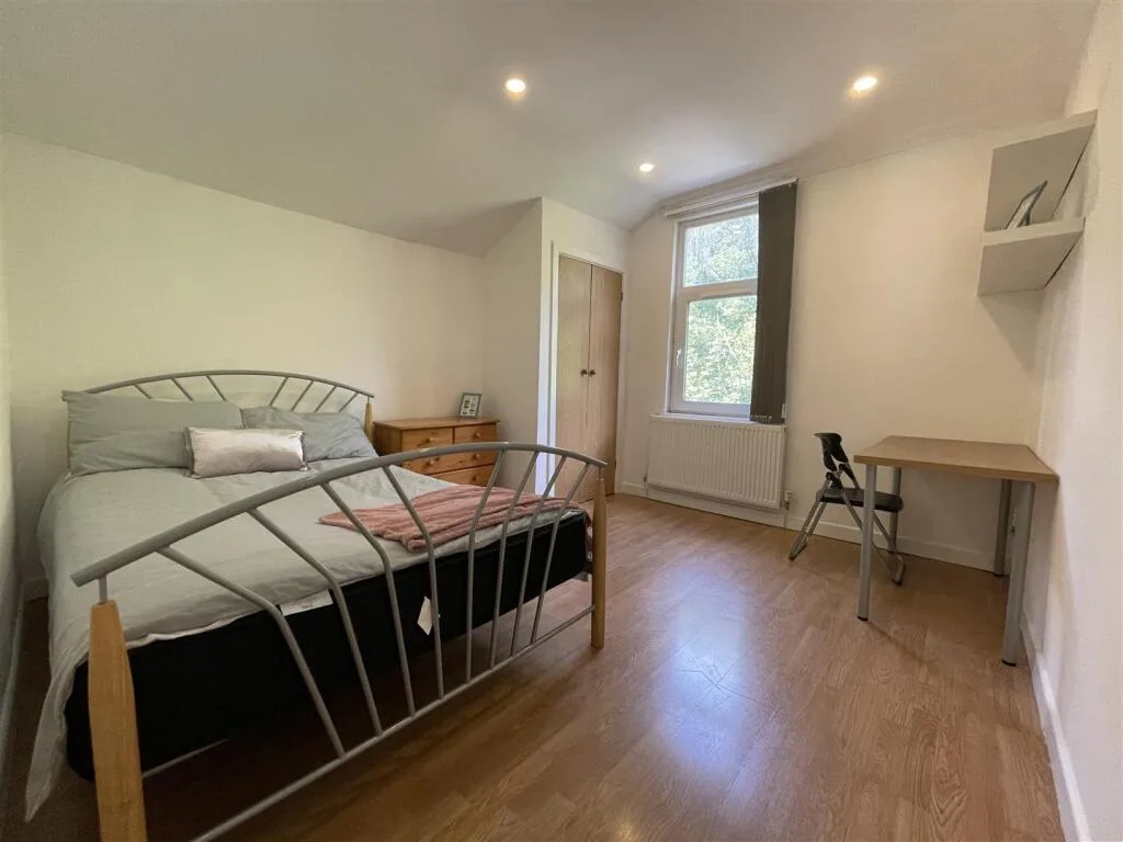 7 bedroom terraced house for rent