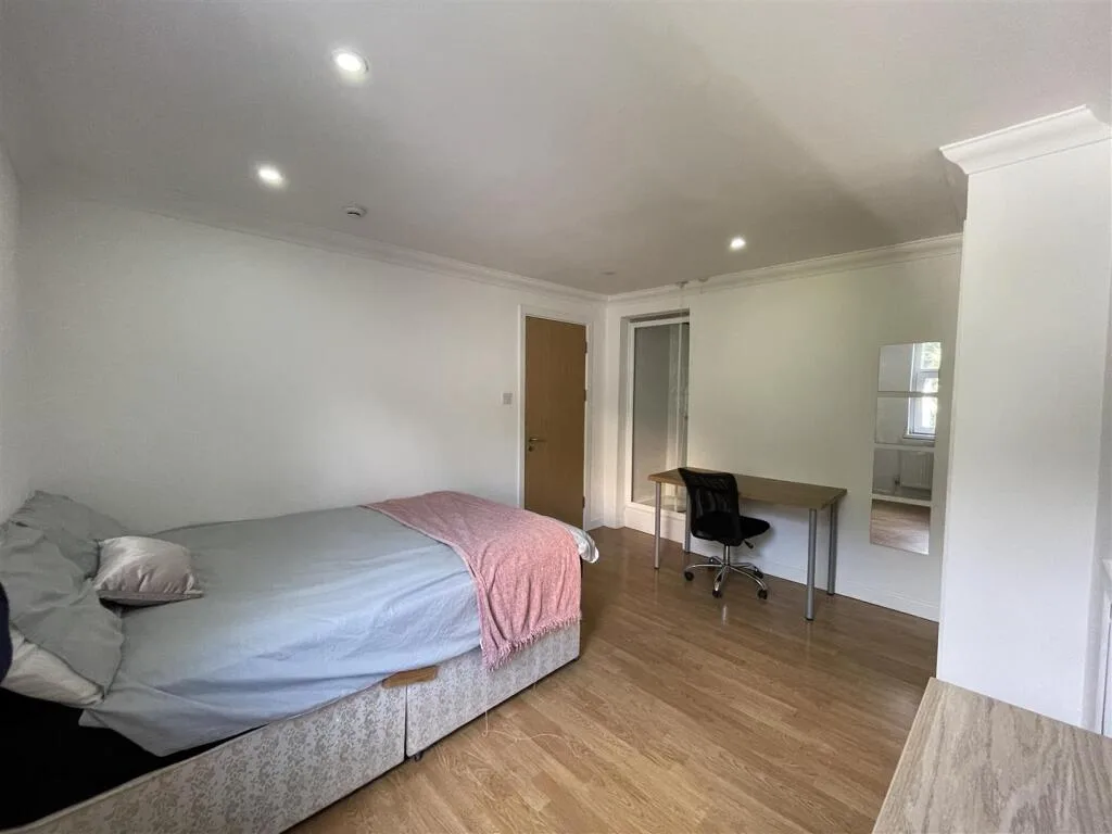 7 bedroom terraced house for rent