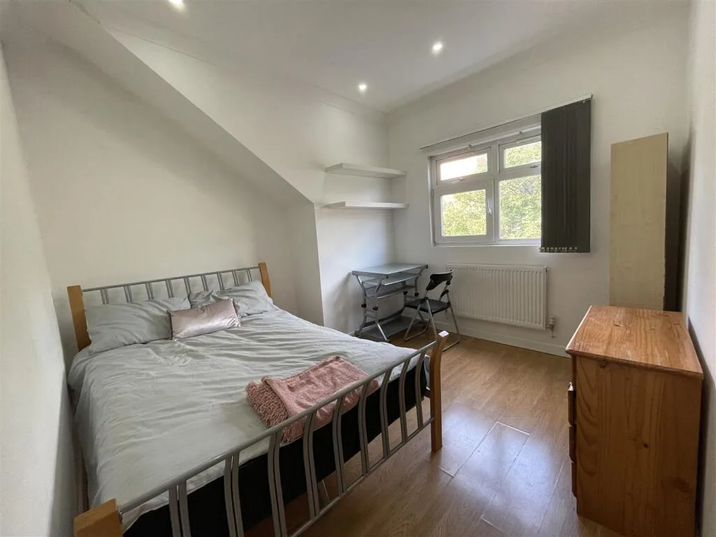 7 bedroom terraced house for rent