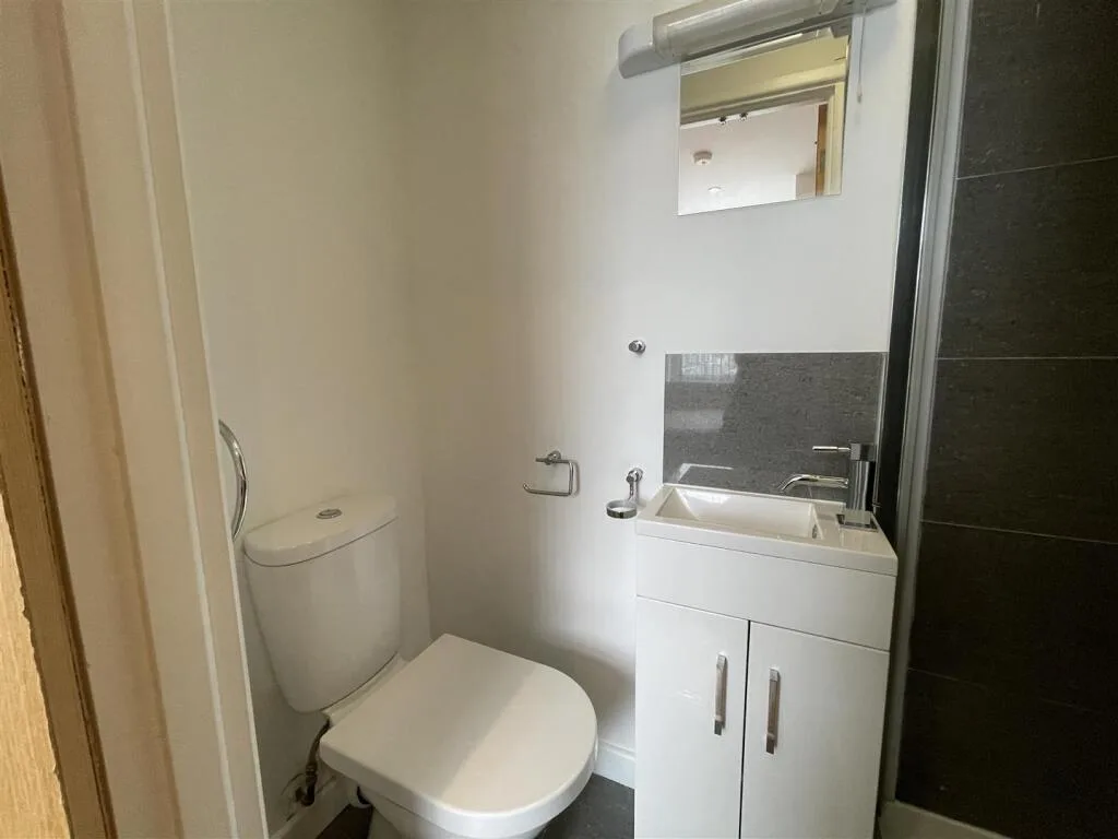 8 bedroom terraced house for rent