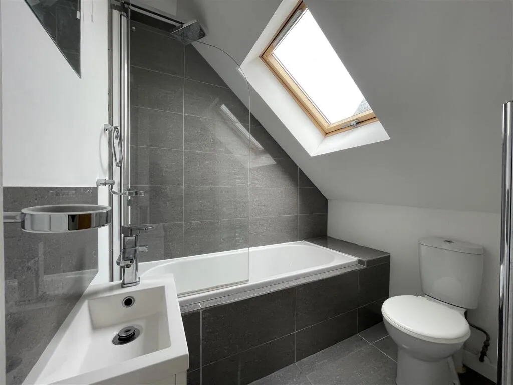 8 bedroom terraced house for rent