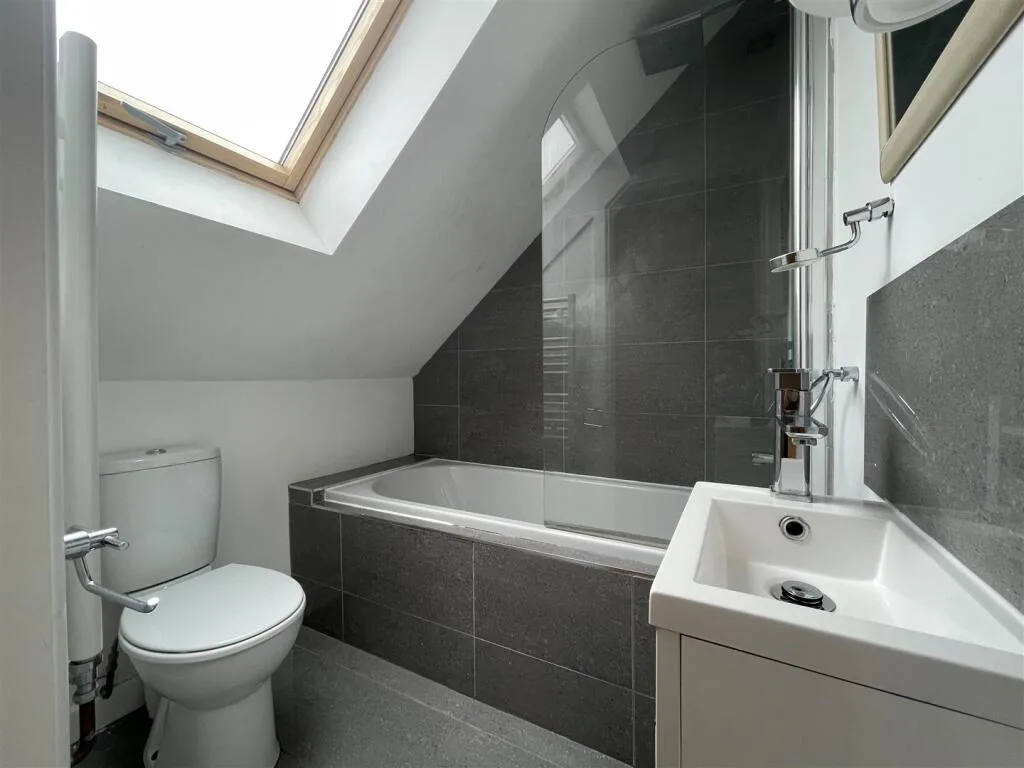 8 bedroom terraced house for rent