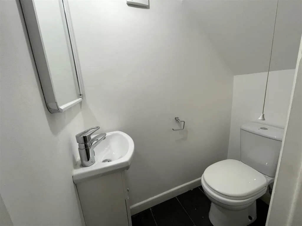 8 bedroom terraced house for rent