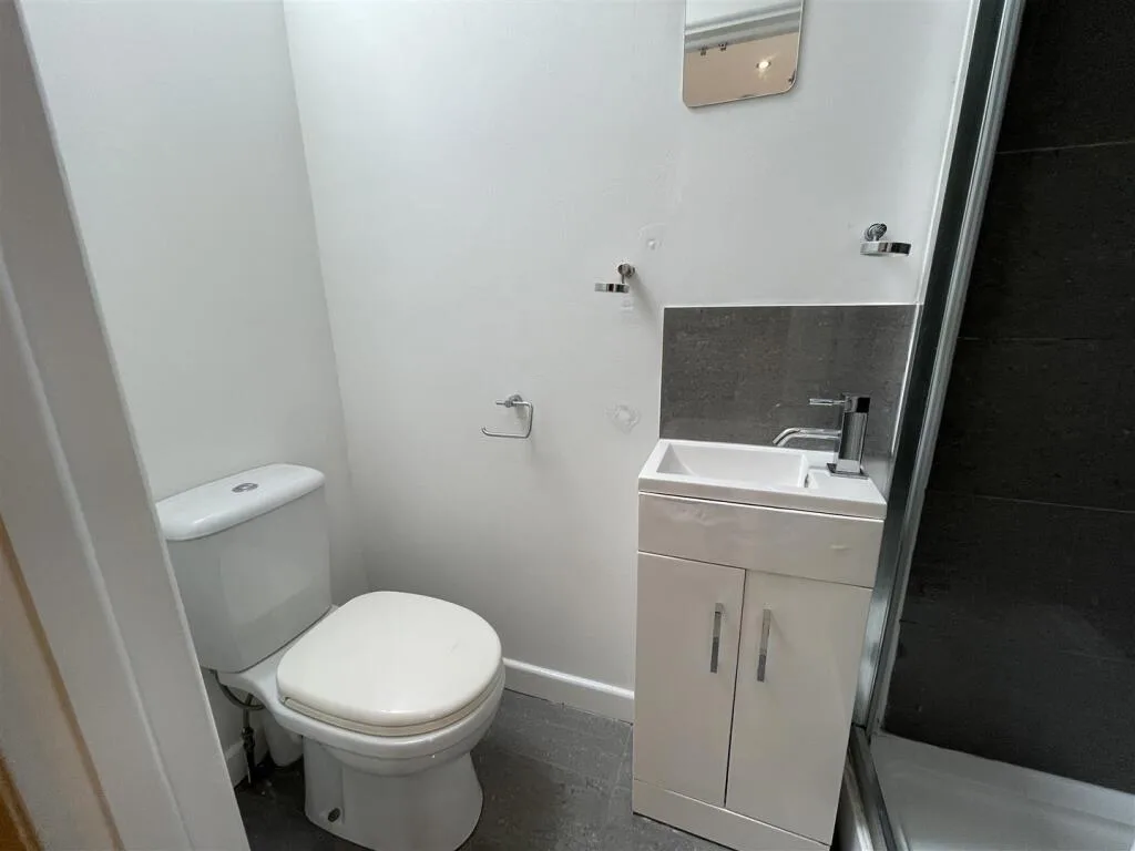 8 bedroom terraced house for rent